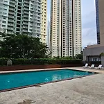 South Of Market Near High Street Bgc Classy & Stylish Studio, Central Location With City View