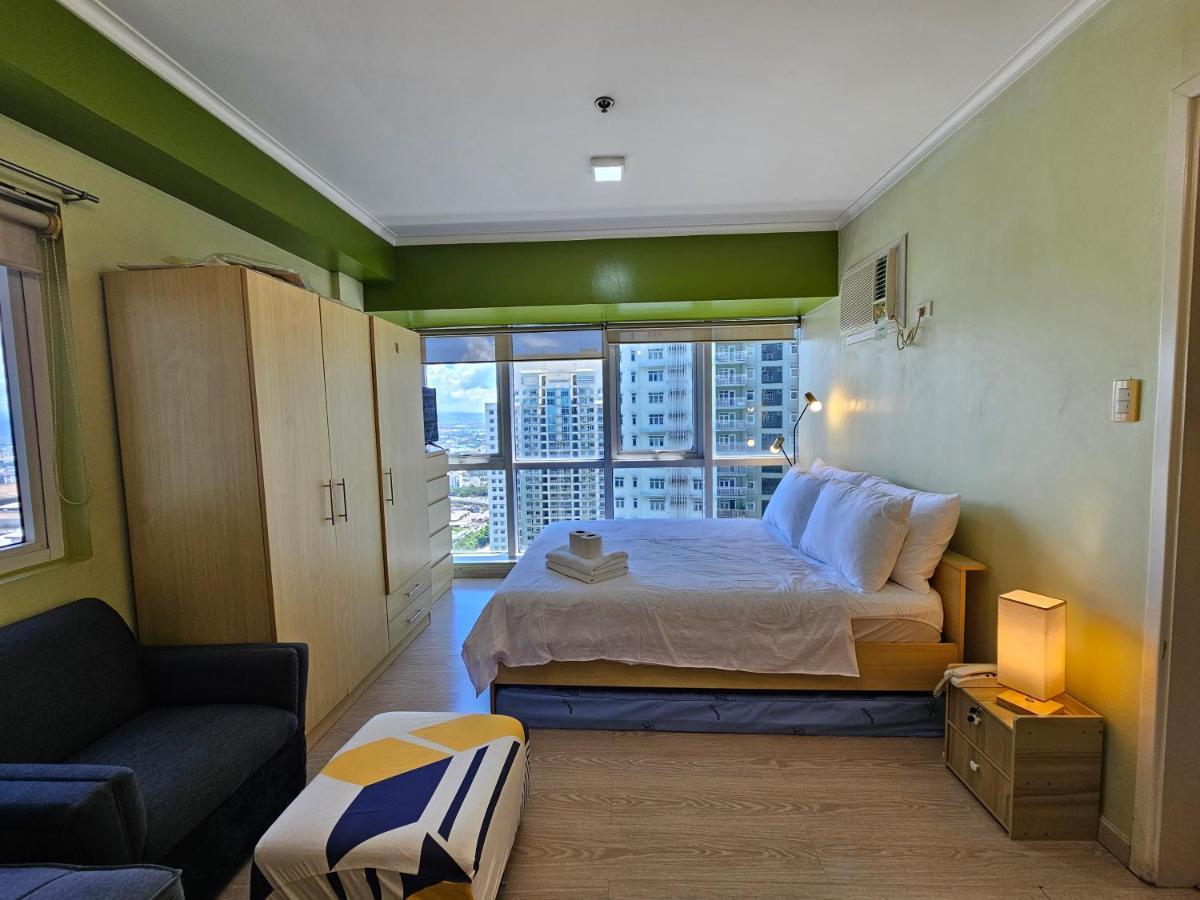 South Of Market Near High Street Bgc Classy & Stylish Studio, Location With View Apartment