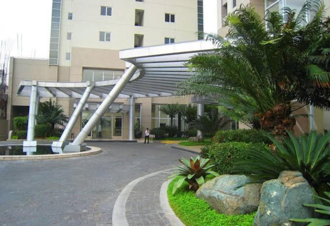 South Of Market Near High Street Bgc Classy & Stylish Studio, Location With View Apartment Manila