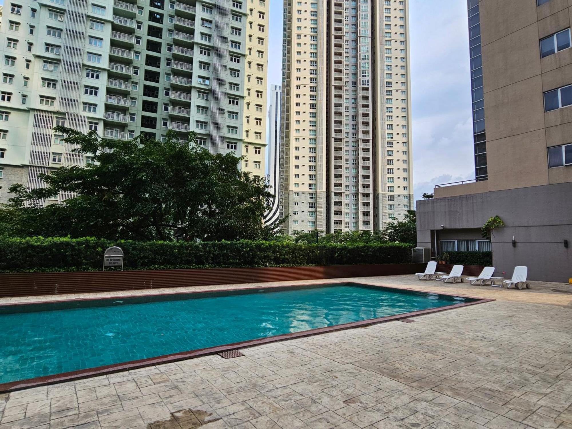 South Of Market Near High Street Bgc Classy & Stylish Studio, Location With View * Manila